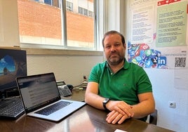 El investigador Mariano Soler, en su despacho de la UMA.