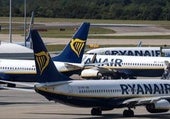 Les cancelan un vuelo y la aerolínea les pide que cada mañana vayan al aeropuerto hasta que tengan hueco en un avión