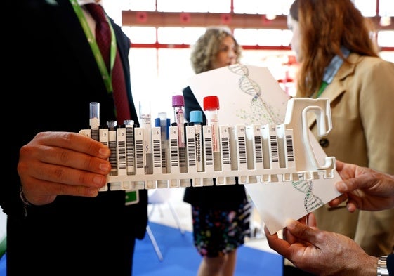 Imagen captada hoy en el XXVIII Congreso Nacional de Enfermedades Infecciosas y Microbiología Clínica, que se celebra en Málaga.