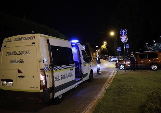 Buscan en Málaga a un conductor que se fugó tras atropellar a un policía que iba al trabajo