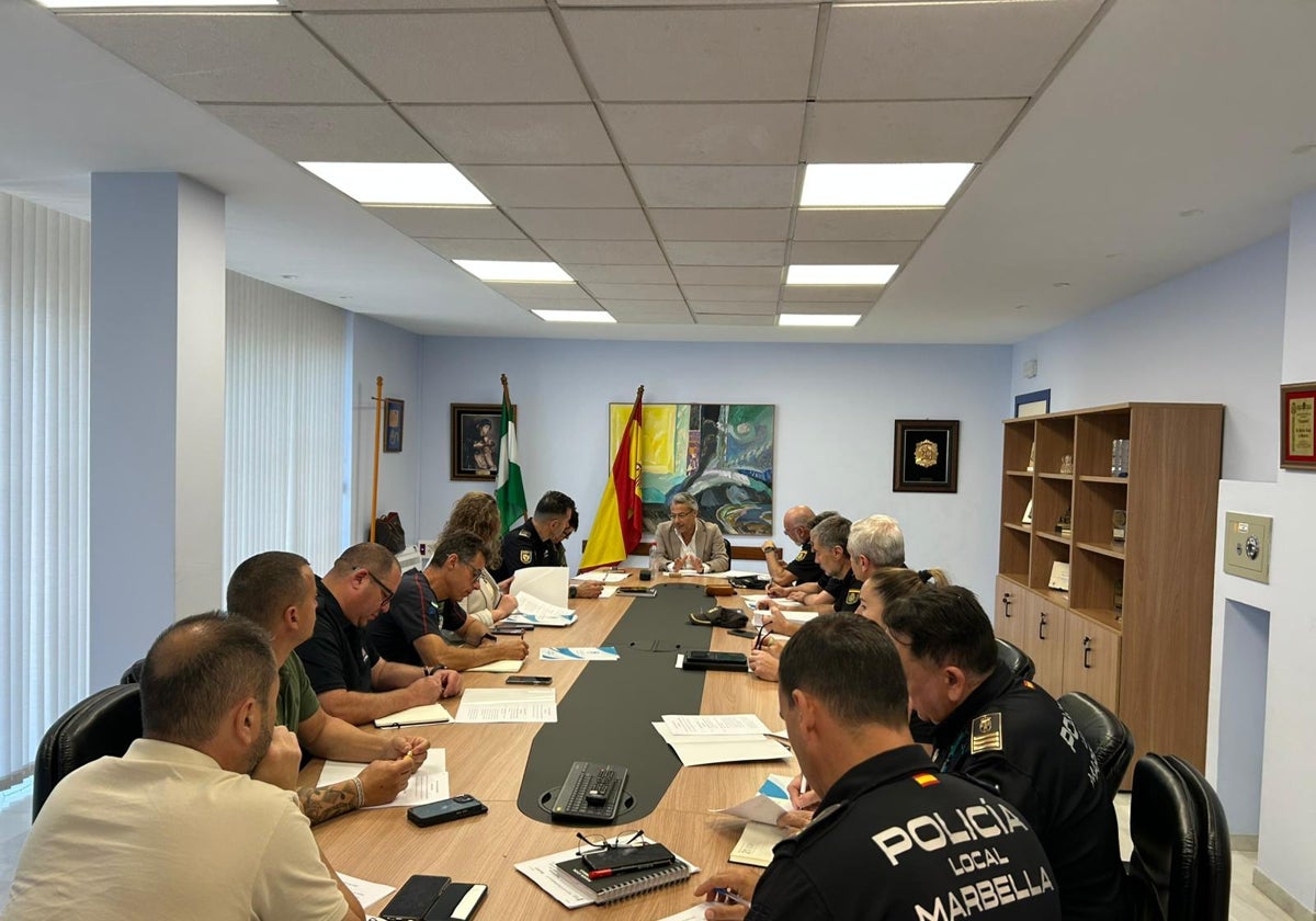 El edil de Seguridad, José Eduardo Díaz, en la reunión de coordinación.