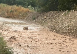 La MA-207 cortada tras las fuertes lluvias de esta mañana.