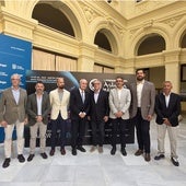 Foto de familia de autoridades y organizadores del evento.