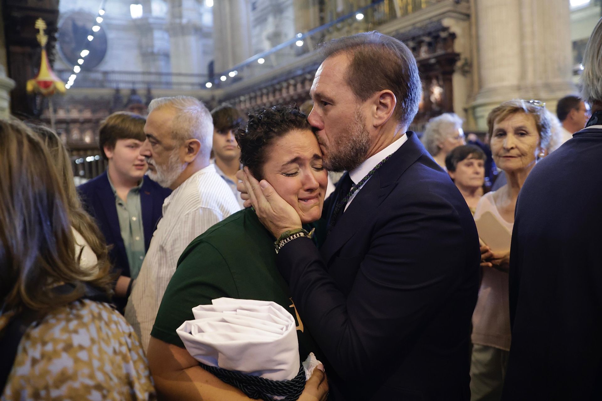 La procesión de la Esperanza de vuelta a su basílica, en imágenes