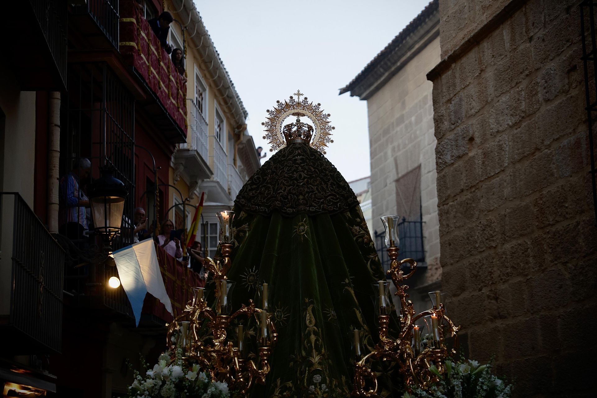 La procesión de la Esperanza de vuelta a su basílica, en imágenes