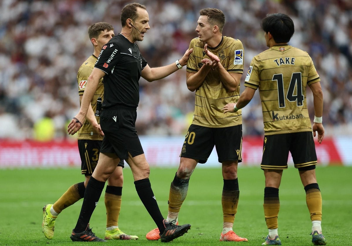 El malagueño Mario Melero López dice adiós al arbitraje en el partido del Santiago Bernabéu