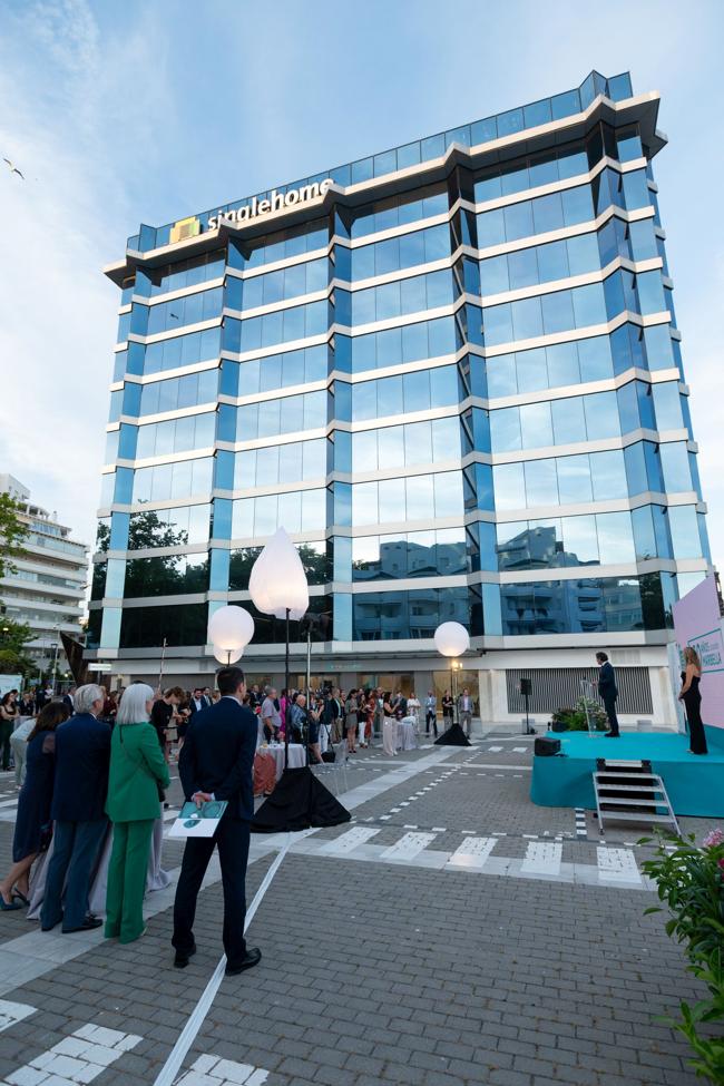 El acto tuvo lugar junto a las nuevas instalaciones de Quirónsalud Marbella en el edificio Singlehome.