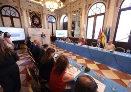 Un momento del foro de alcaldes de la Gran Málaga en el Salón de los Espejos.