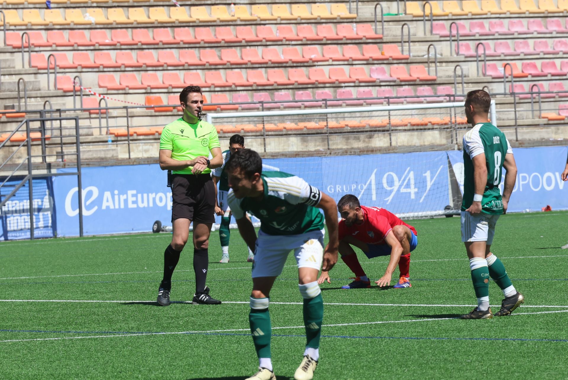 Los últimos minutos del Estepona ante el Cacereño, en imágenes