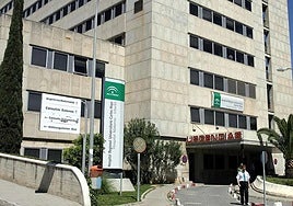 La pequeña fue evacuada al Hospital Materno Infantil de Málaga.
