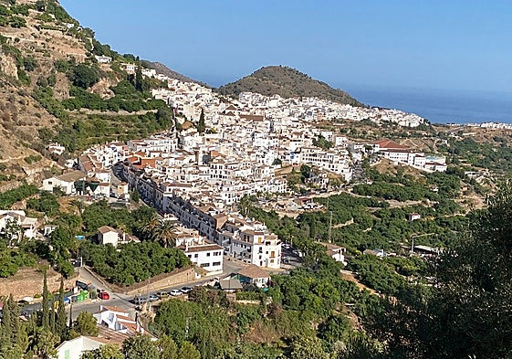 Vista panorámica del casco urbano de Frigiliana.
