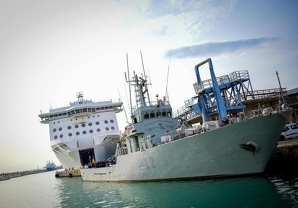 El patrullero español 'Tagomago' vigila a cuatro buques de guerra rusos en el Estrecho de Gibraltar y el mar de Alborán