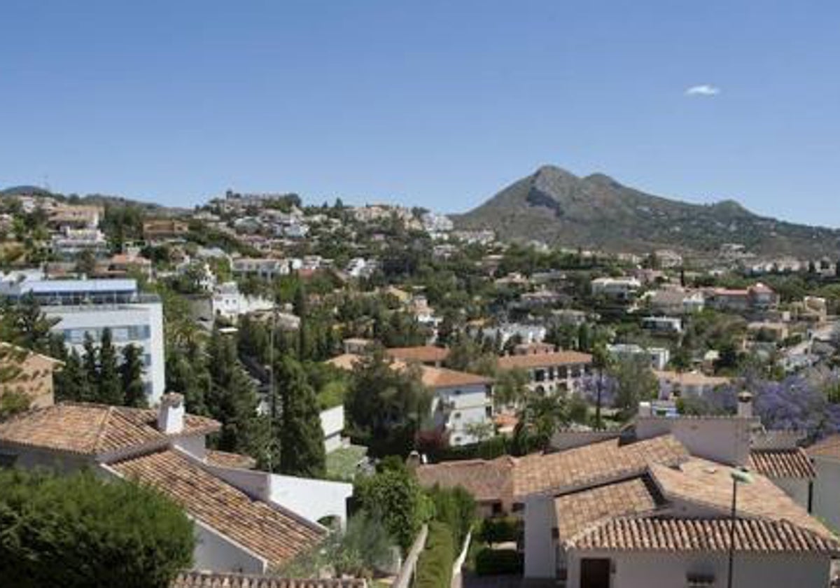 Cinco encapuchados con cuchillos asaltan una casa en Cerrado de Calderón: maniatan y amordazan a tres mujeres