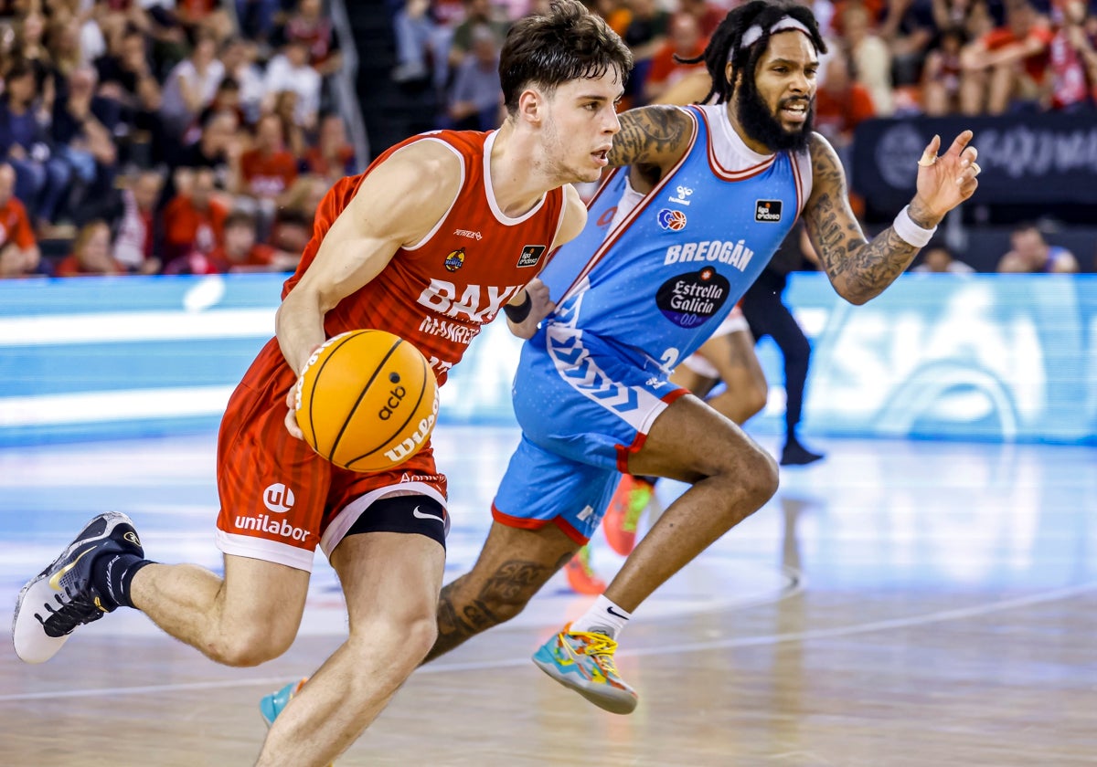 Mario Saint-Supéry en el partido contra el Breogán.