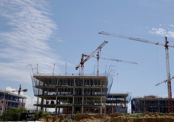 Construcción de VPO al oeste del campus de Teatinos.