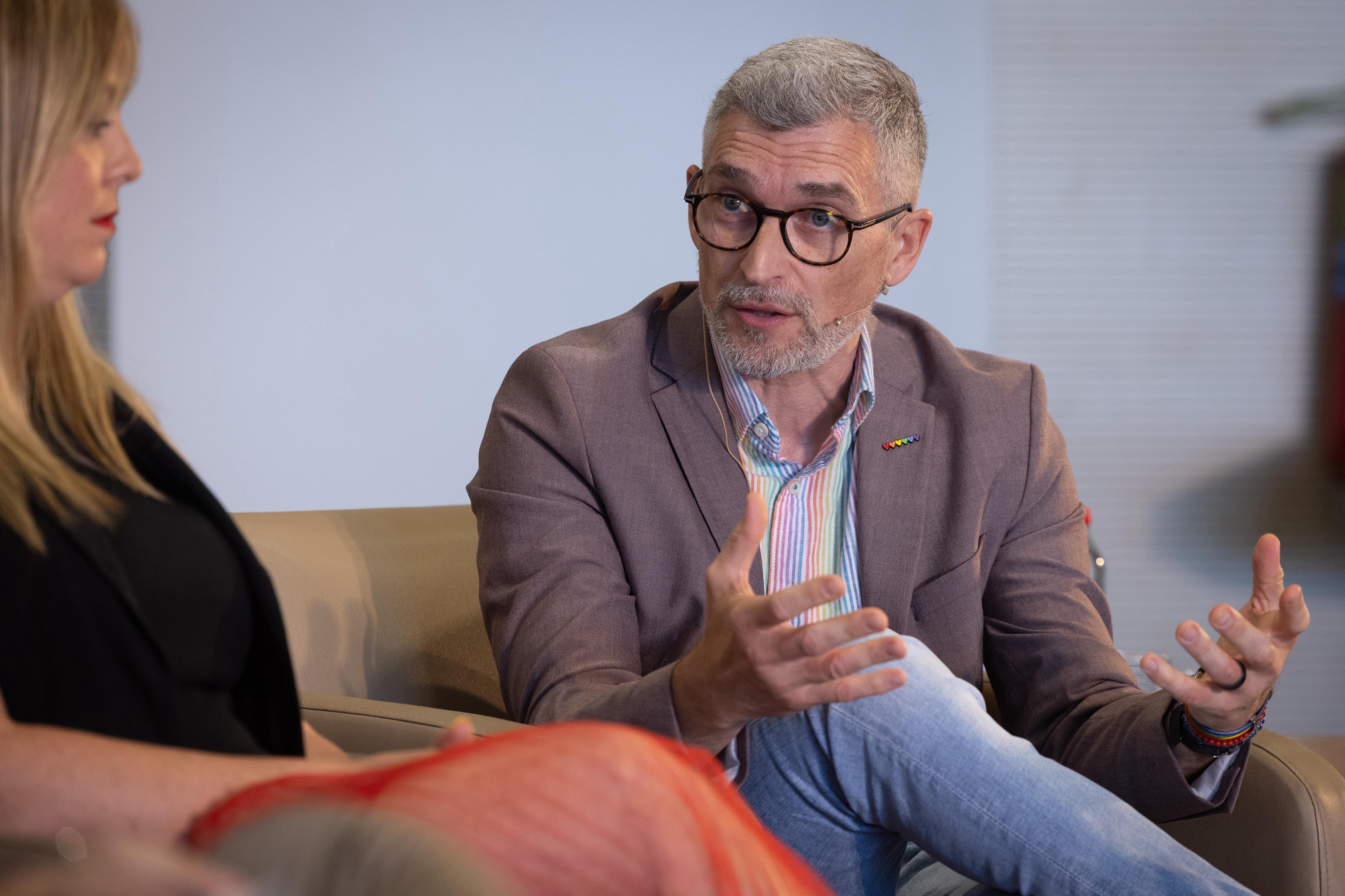 Presentación de la séptima edición física de la revista SIX