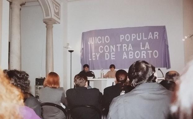 El «juicio popular» que las feministas de Málaga emprendieron contra la ley del aborto de 1985, aún demasiado restrictiva, a su juicio.