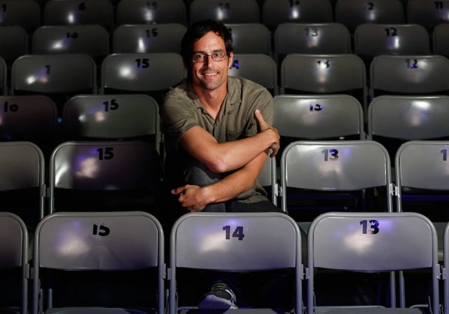 Carlos Zamarriego, en el patio de butacas de La Cochera Cabaret.