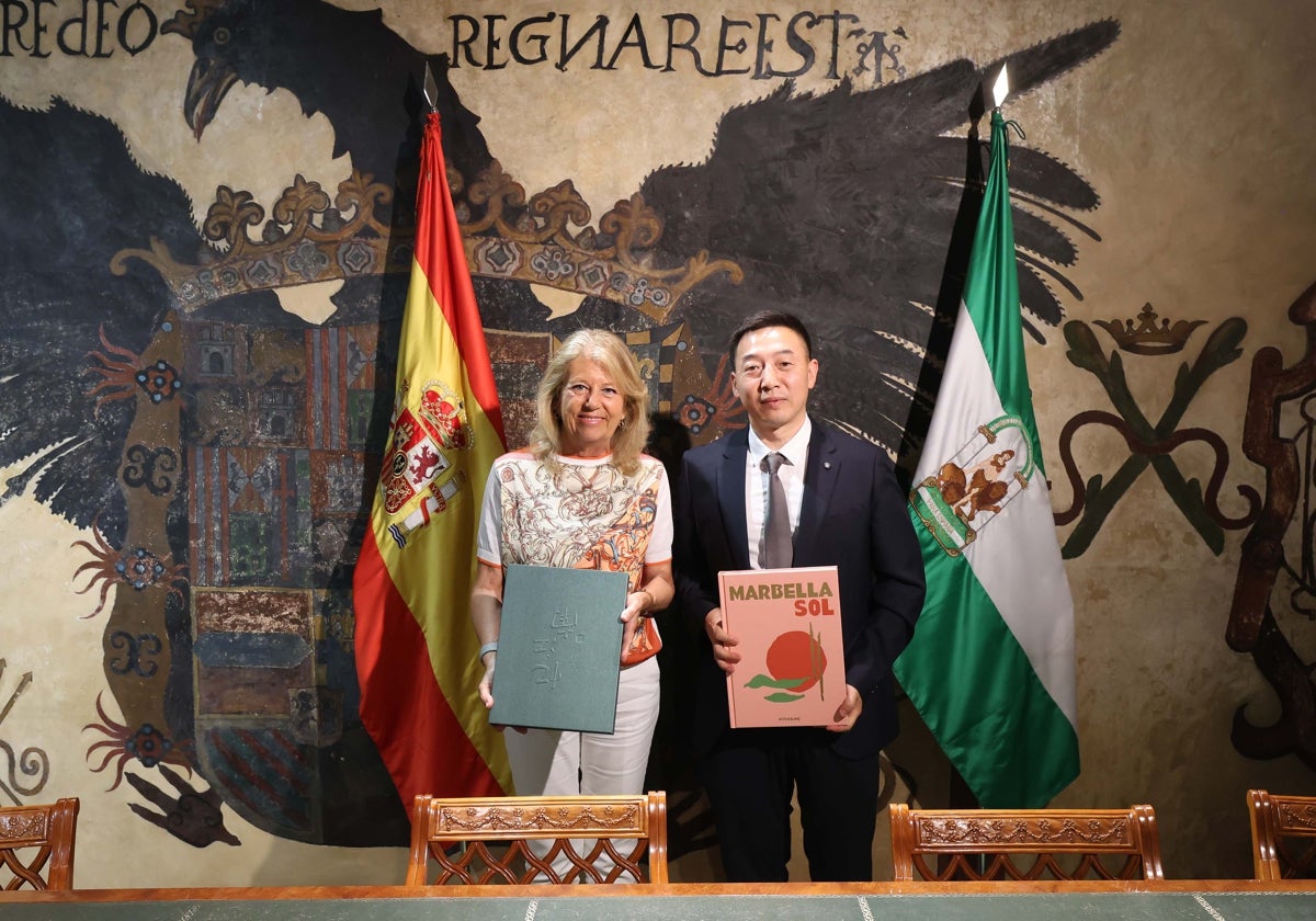 La alcaldesa, Ángeles Muñoz, ha recibido a una delegación del departamento de Asuntos Exteriores de la localidad asiática.