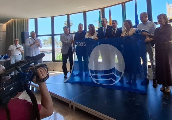 Entrega de banderas azules en el Hotel Pez Espada.