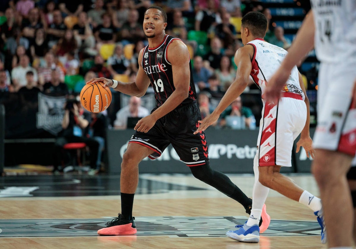 Melvin Pantzar, en un partido con el Surne Bilbao.