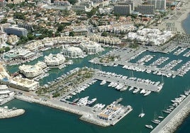 Vista aérea del puerto deportivo de Benalmádena.