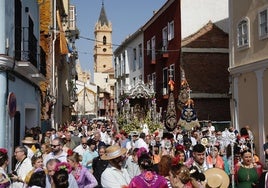 La Hermandad del Rocío de Málaga, a su paso por calle Trinidad este sábado.