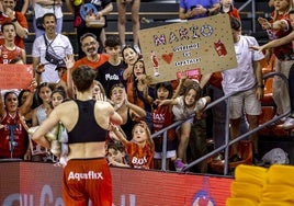 Saint-Supéry se dirige a los aficionados más jóvenes del Baxi Manresa.