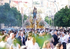 María Auxiliadora ha recorrido las calles de Capuchinos y Segalerva en procesión.