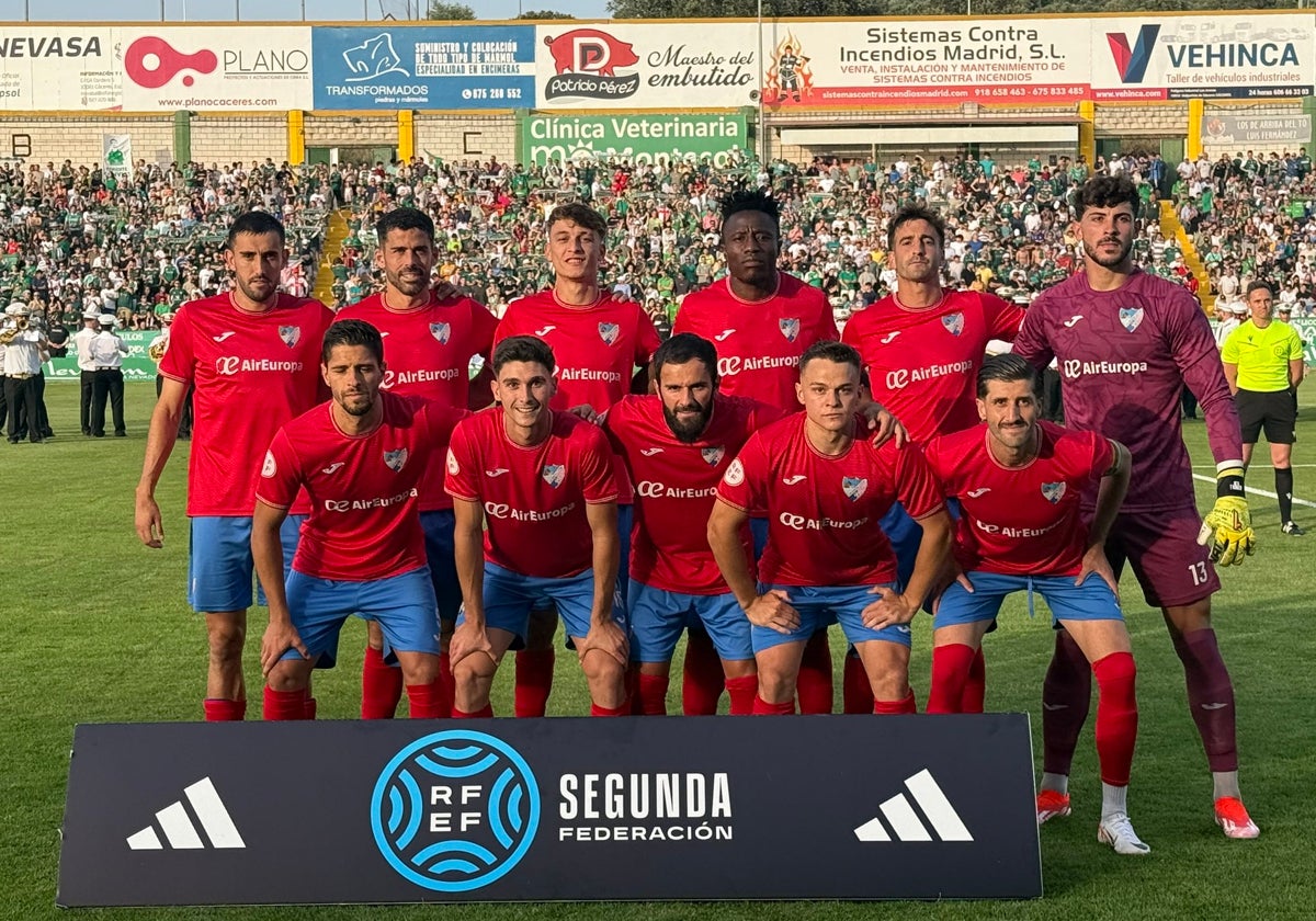 El once del Estepona frente al Cacereño en el Príncipe Felipe.