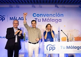 Francisco de la Torre, Juanma Moreno y Patricia Navarro, en la clausura de la convención del PP de Málaga.