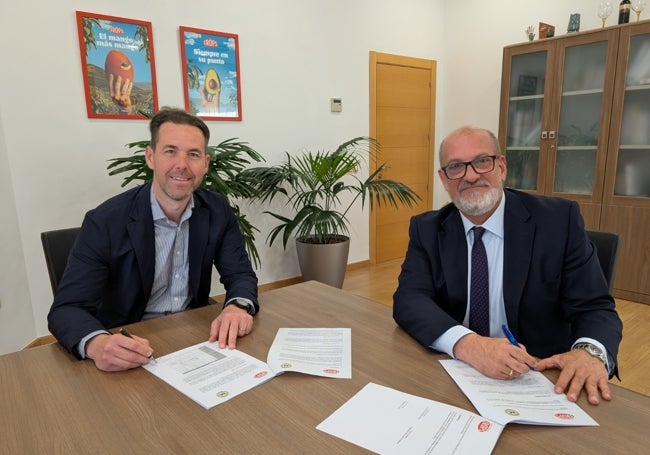 Luque y Camas, en la firma del contrato de patrocinio.