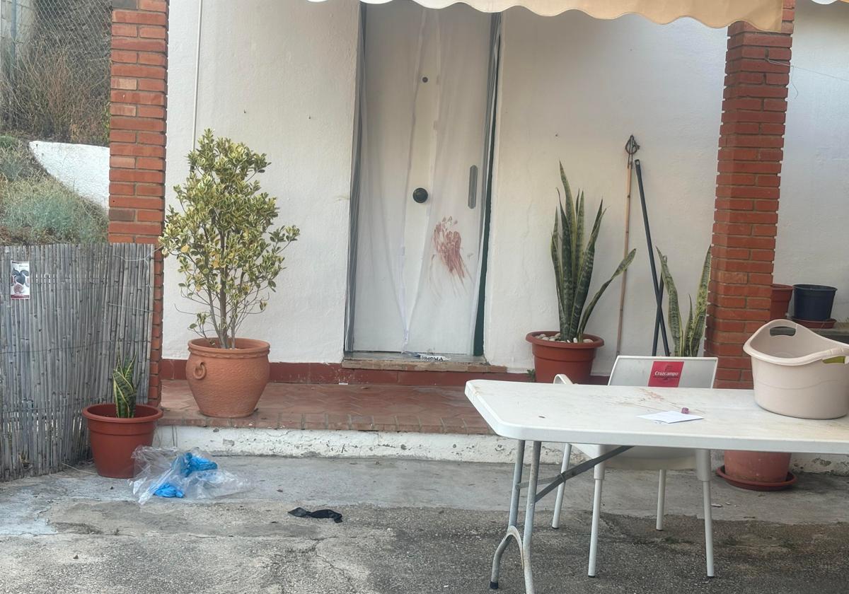 Investigan si el presunto parricida de Caleta de Vélez usó un martillo en su brutal ataque