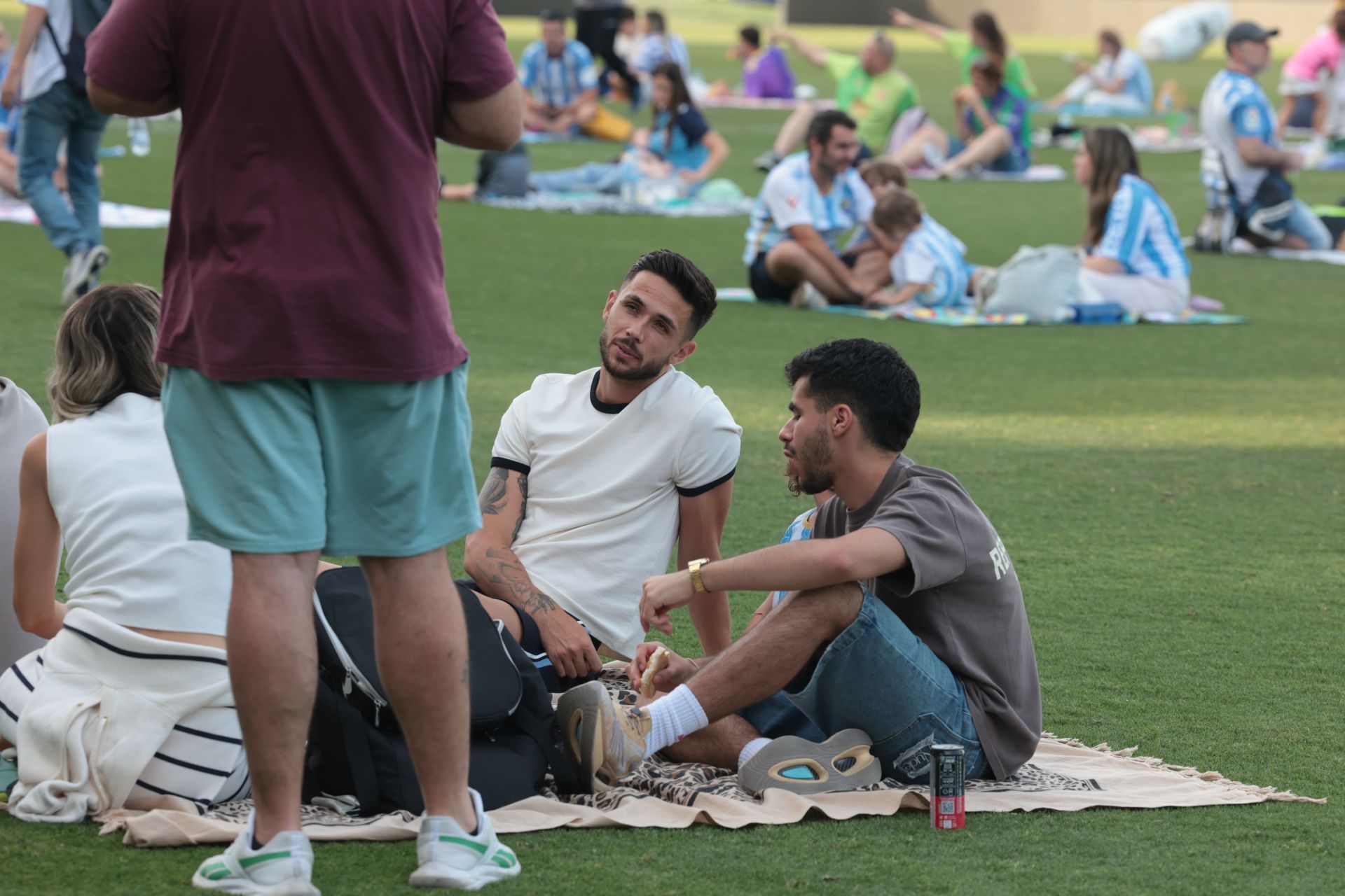 El Málaga organiza un pícnic para un centenar de abonados malaguistas