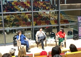 Charla de Guille Galván de Vetusta Morla y la artista Coco Dávez en la primera edición del FLEST.