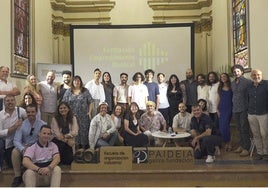 Foto de familia de uno de los encuentros de emprendimiento musical.