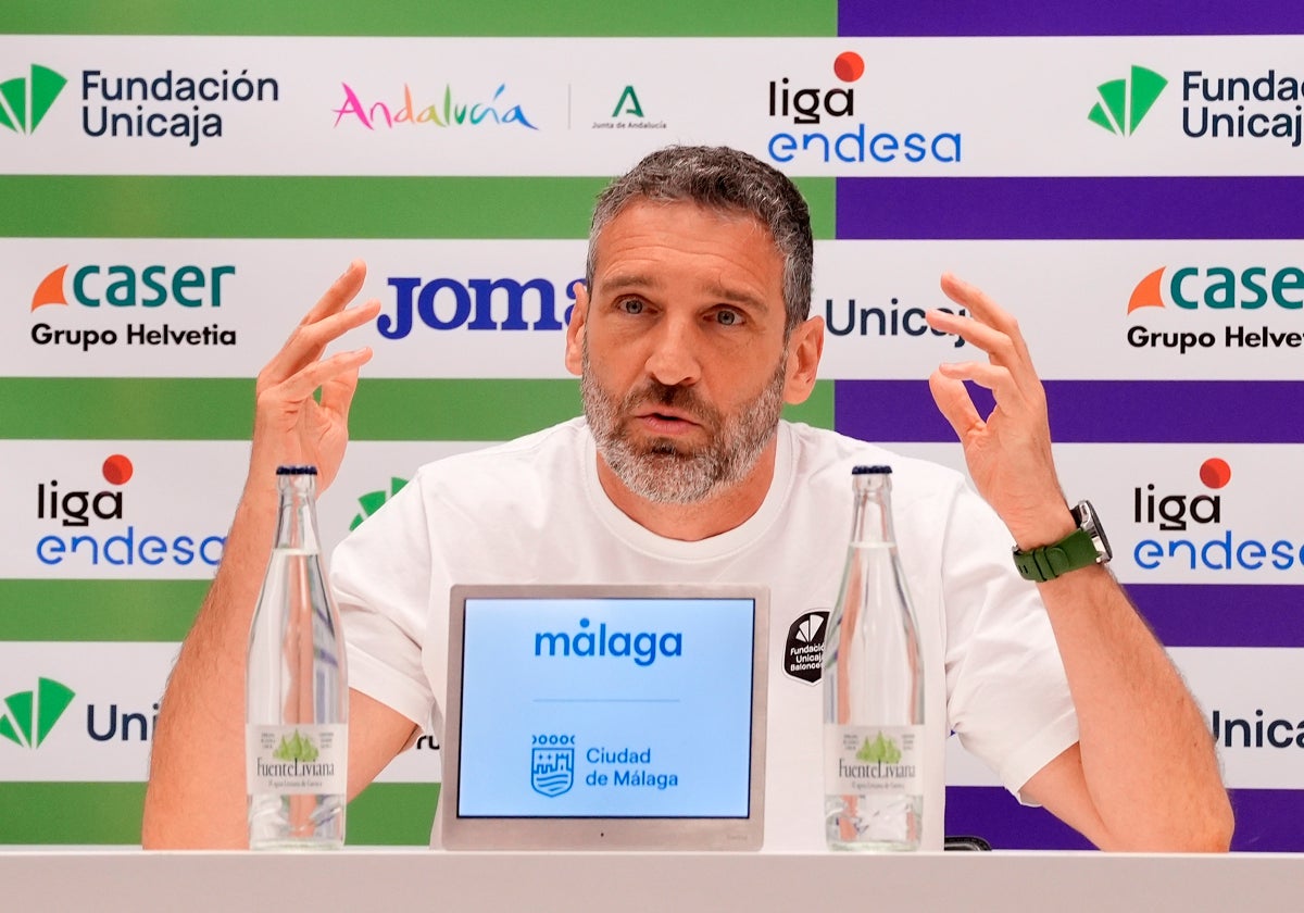 Ibon Navarro, durante la rueda de prensa que ofreció esta mañana.
