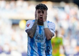 Antoñito lamenta una ocasión en el partido frente al Burgos.