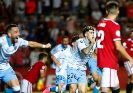 Antoñito celebra su gol en Tarragona, que dio el ascenso al Málaga.