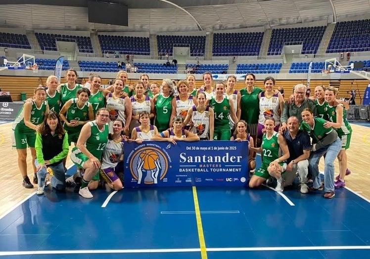 Los equipos femeninos de Unicaja y Ferrol, en el último partido.