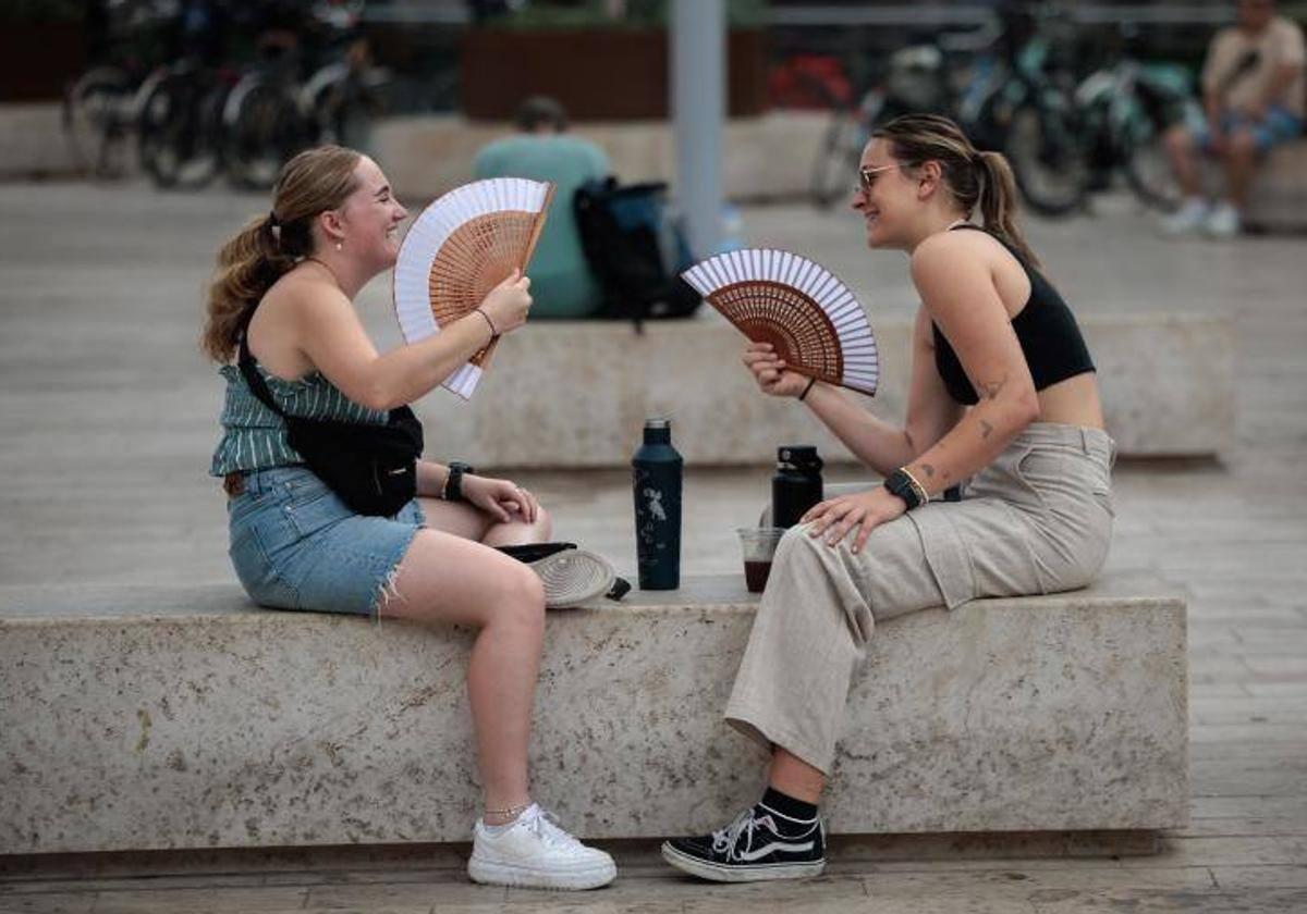 El terral irrumpe ya en Málaga y deja máximas por encima de los 30 grados