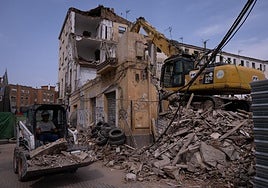Demoliciones que realiza la empresa FT en la zona de Callejones del Perchel.