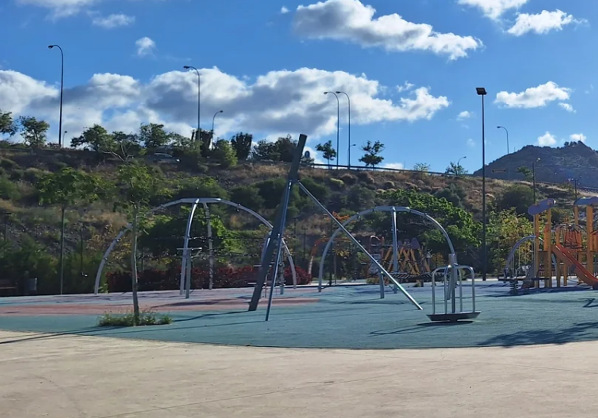 Uno de los parque de Teatinos, sin sombra.