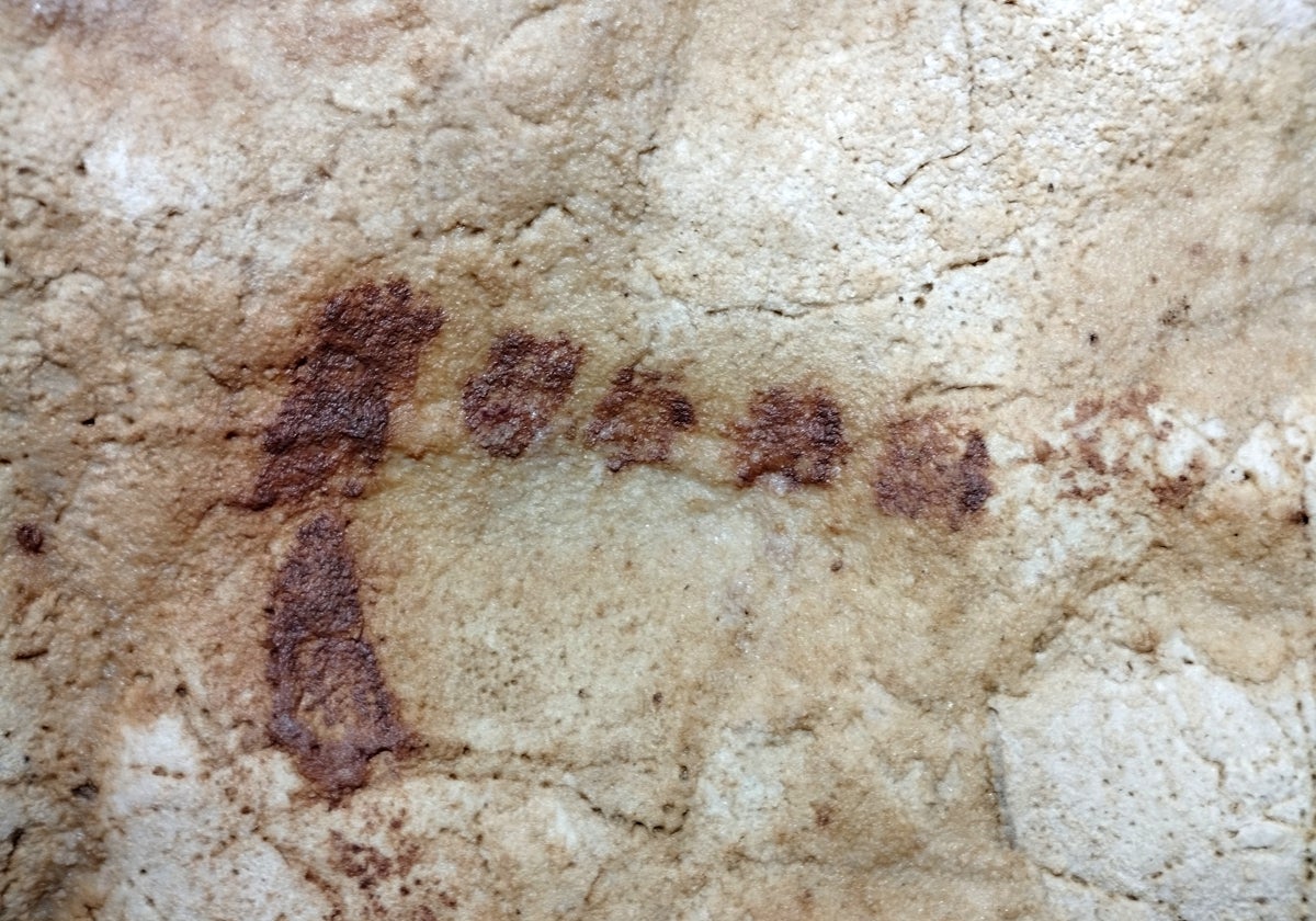 Investigadores internacionales buscan nuevas pinturas rupestres en las Cuevas de Rincón de la Victoria
