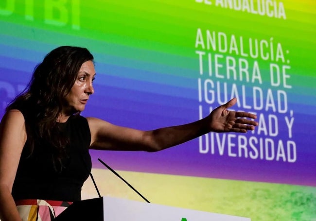 Loles López, consejera de Igualdad, en el Congreso LGTBI.
