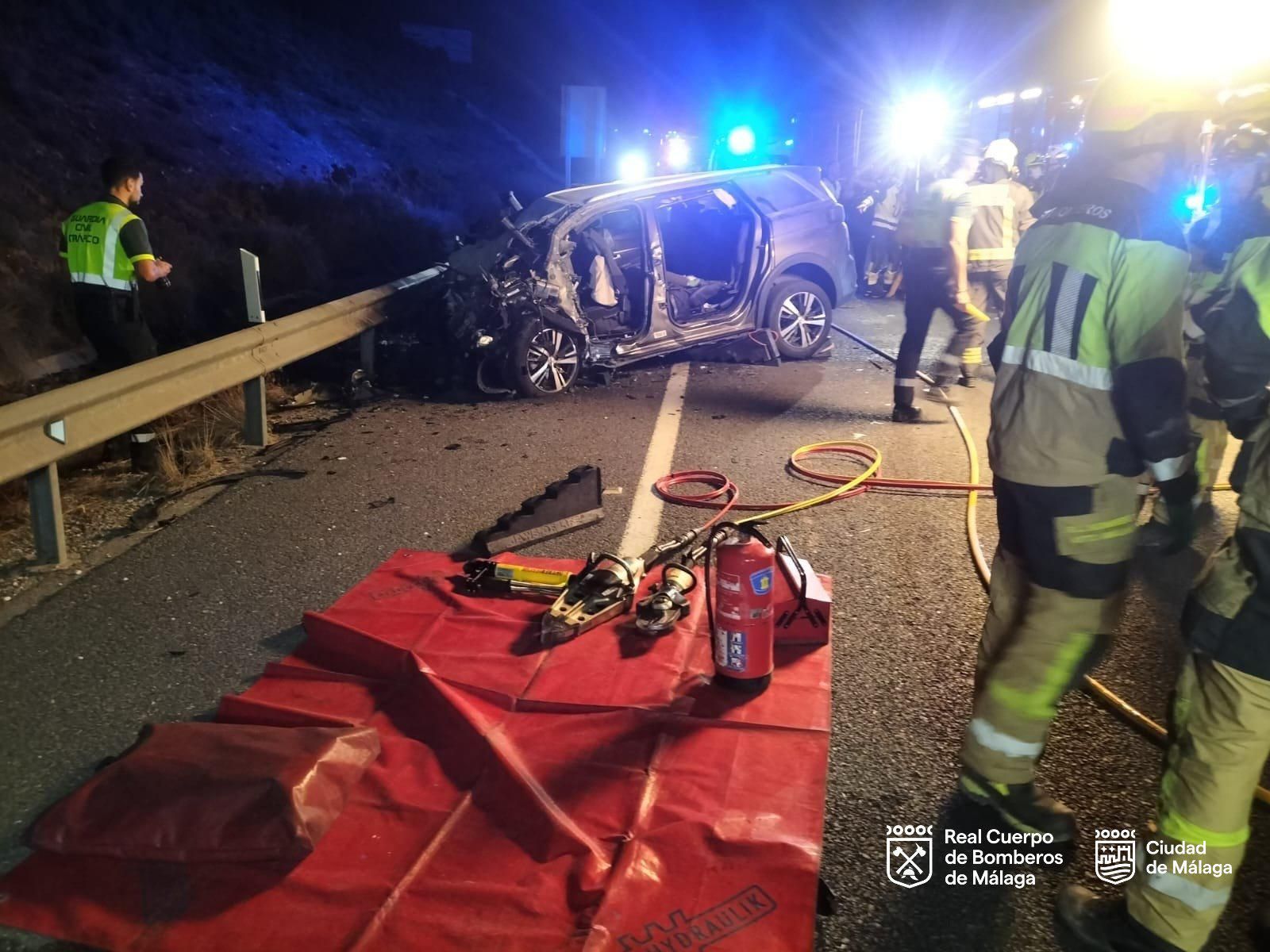 El siniestro se produjo sobre las 5.30 horas en una salida de la A-7 hacia Torremolinos.
