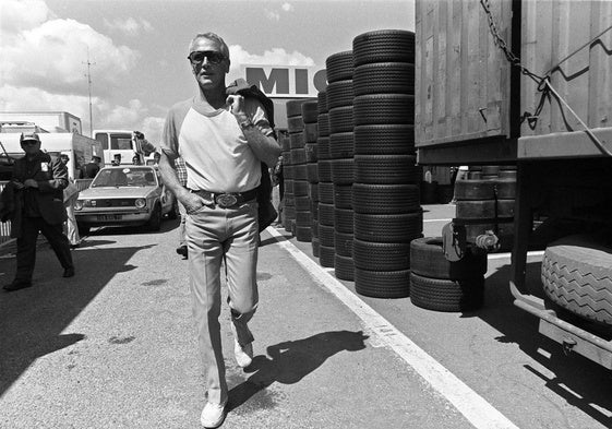 Paul Newman, en 1974, en el circuito de Le Mans.