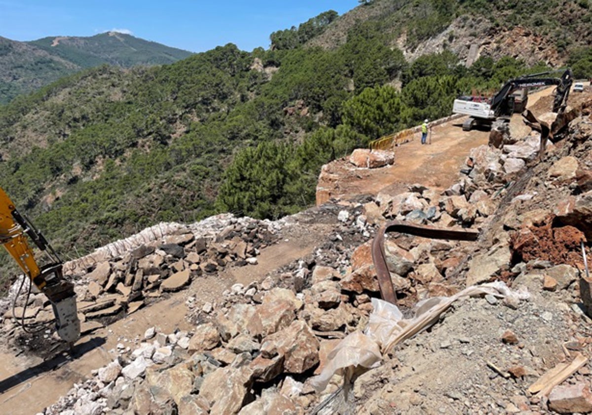 La obra para estabilizar la ladera en la Ronda-San Pedro avanza: ya se fabrica el nuevo viaducto