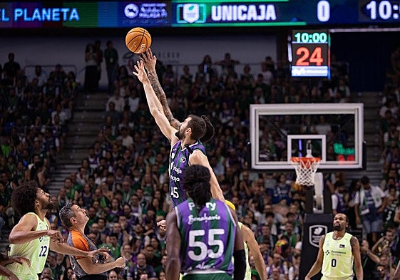 El Unicaja gana y pasa a semifinales de la Liga (97-95)