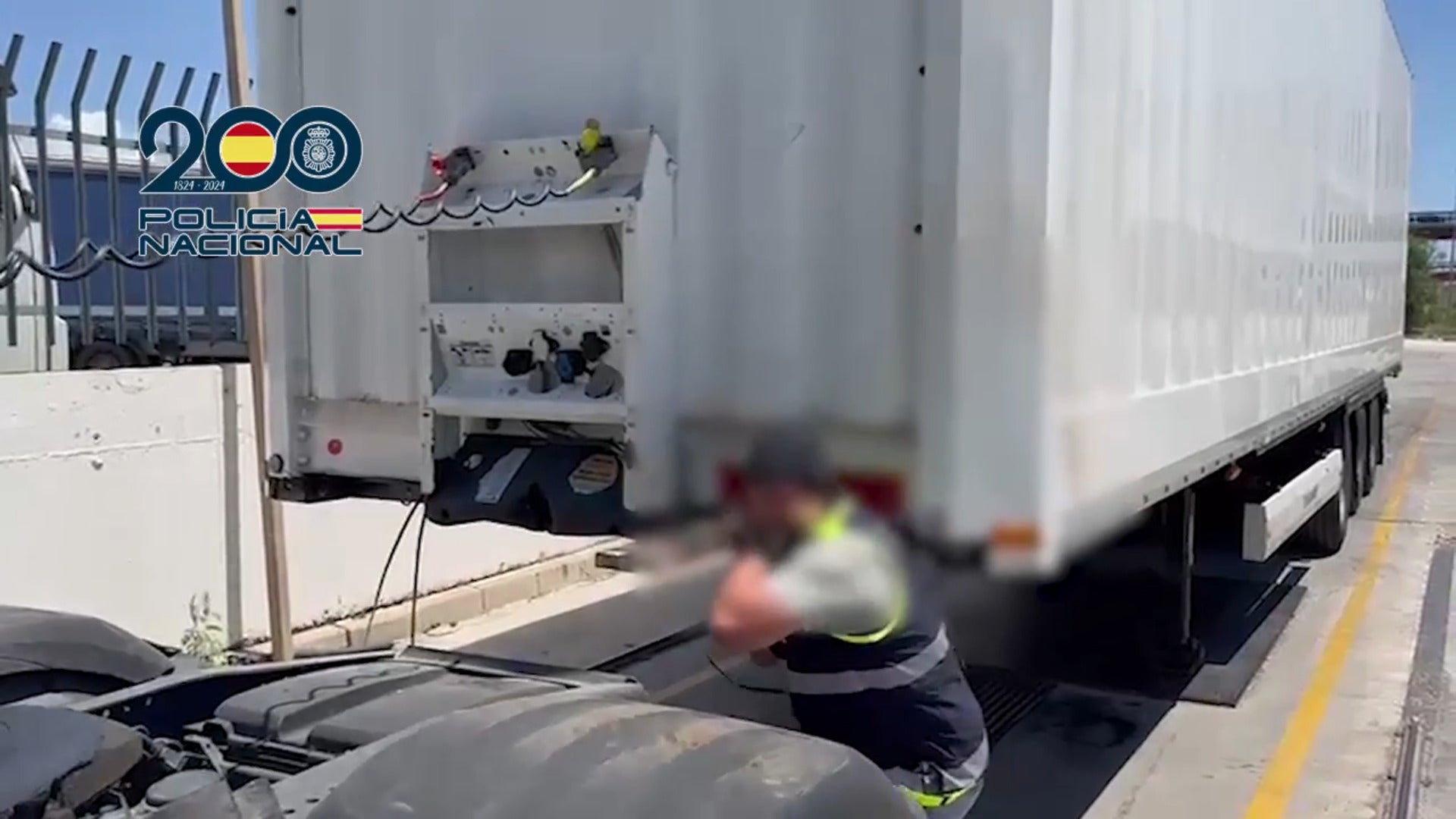 Cuatro detenidos en Málaga tras intervenir 360 kilos de hachís ocultos en un camión